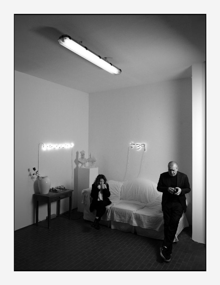 Ritratto duo VedovaMazzei, nel loro studio, Milano 2023